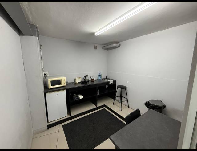 605M² OFFICE TO LET IN PAARDEN EILAND